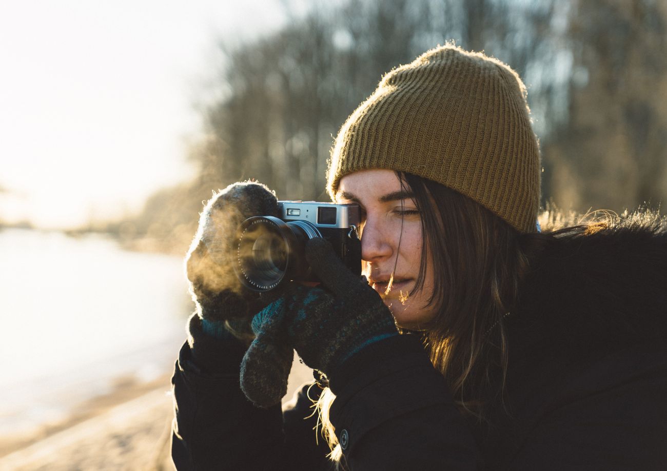 Kvinna som fotograferar